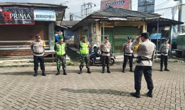 BABINSA KORAMIL 0105/MANDALAWANGI BERSAMA BHABINKAMTIBMAS LAKSANAKAN APEL PAGI DAN PENGECEKAN PERSONEL DALAM RANGKA PENGAMANAN NATARU