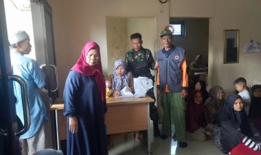 Serka Agus Sadiyin Babinsa Koramil 0105/Mandalawangi Monitoring Penyaluran BLTS KESRA Tahap II TA 2025 di Desa Gunung Sari