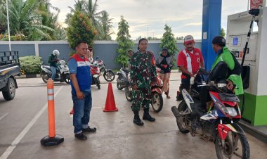 Babinsa Koramil 0116/Cikeusik Laksanakan Pengamanan di SPBU Umbulan untuk Jaga Kamtibmas dan Kelancaran Pelayanan