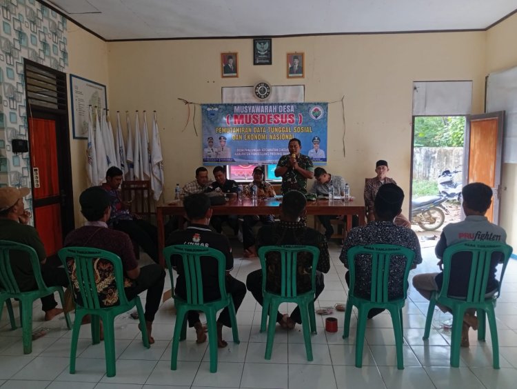 Babinsa Koramil 0116/Cikeusik Dampingi Pelaksanaan MUSDES Verifikasi dan Validasi Data Penerima Manfaat SIKS-NG Tahun 2025