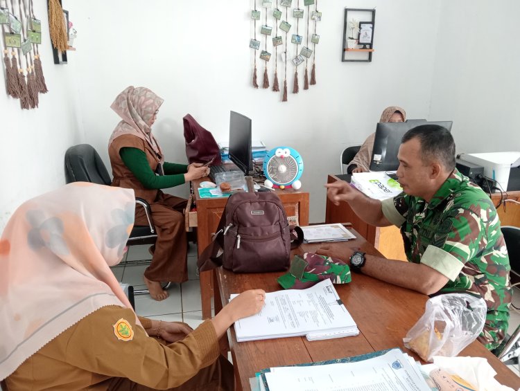 Babinsa Koramil 0113/Cibaliung Koordinasikan Penanaman Padi Gogo Bersama Penyuluh Pertanian