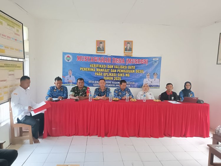 Babinsa Koramil 0116/Cikeusik Hadiri dan Dampingi Kegiatan MUSDESSUS Pemutakhiran DTSEN di Desa Cikadongdong