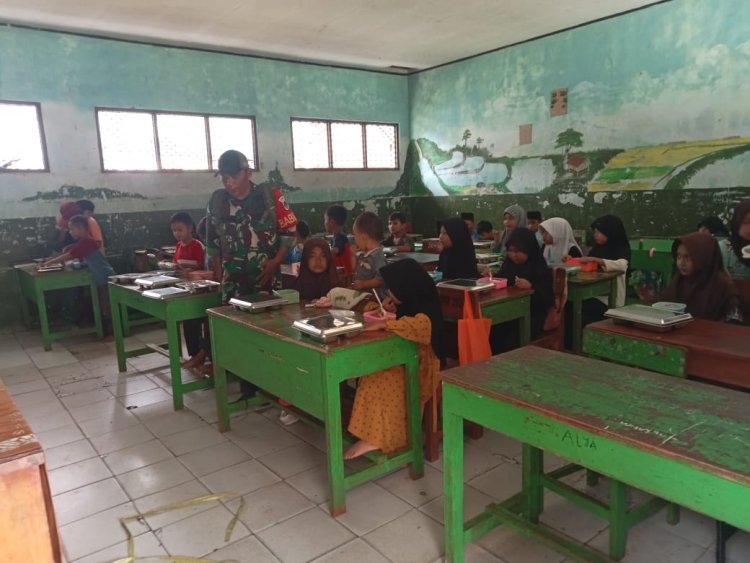 Babinsa Koramil 0108/Bojong-Picung Laksanakan Pendampingan Program MBG di SPPG Bungurcopong