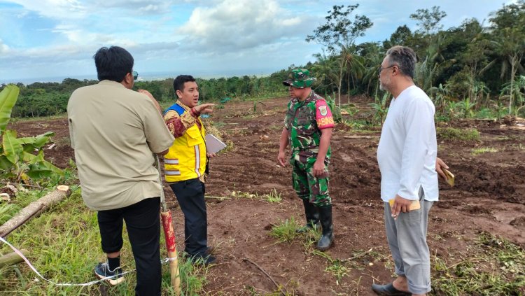 BABINSA KORAMIL 0102/CADASARI DAMPINGI TIM KEMENTERIAN PU RI LAKUKAN PENGECEKAN LAHAN SEKOLAH RAKYAT DI KECAMATAN CADASARI
