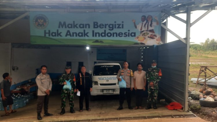 Danramil dan Babinsa Koramil 0106/Menes Hadiri Launching Program Makanan Bergizi Gratis di Kecamatan Cikedal