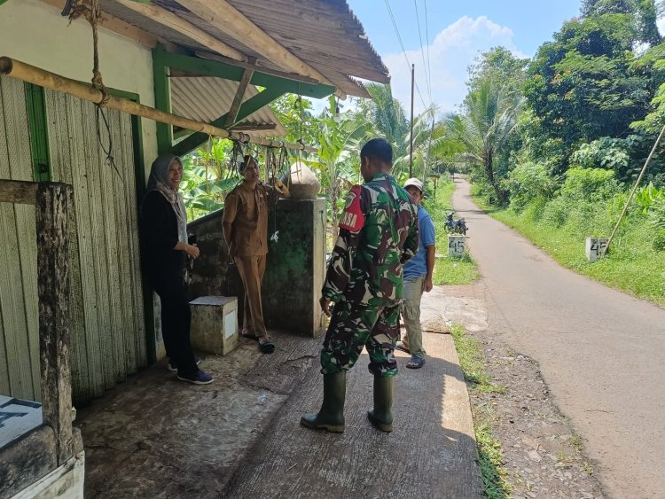 BABINSA KORAMIL 0102/CADASARI LAKSANAKAN KOMSOS BAHAS PENINJAUAN LAHAN KDKMP DI DESA SETRAJAYA
