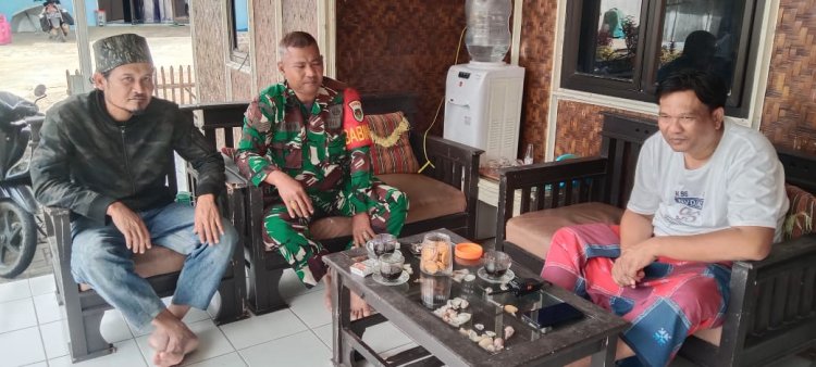 Serka Altaupik Babinsa Koramil 0105/Mandalawangi Laksanakan Komsos Monitoring Program Makan Bergizi Gratis di Desa Panjang Jaya