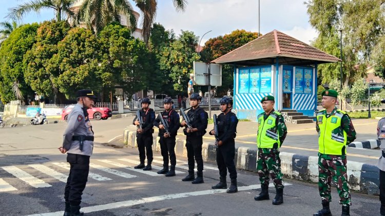 Koramil 0101/Pandeglang Amankan Natal 2025 & Tahun Baru 2026 di Alun-alun