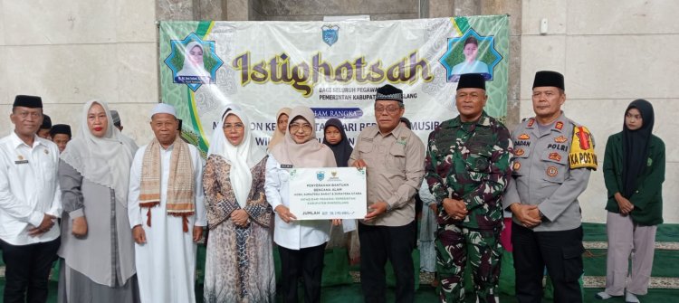 Kapten Inf Sugeng Rohmad Riadi pasi pers Kodim 0601/Pandeglang Hadiri Istigosah dan Penyerahan Santunan di Masjid Agung Ar-Rahman