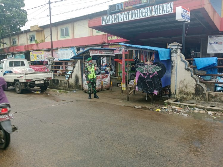 Serka Saeful Babinsa Koramil 0106/Menes Laksanakan Pengamanan dan Pelayanan SPBU Kadu Suluh Jelang Natal 2025 dan Tahun Baru 2026