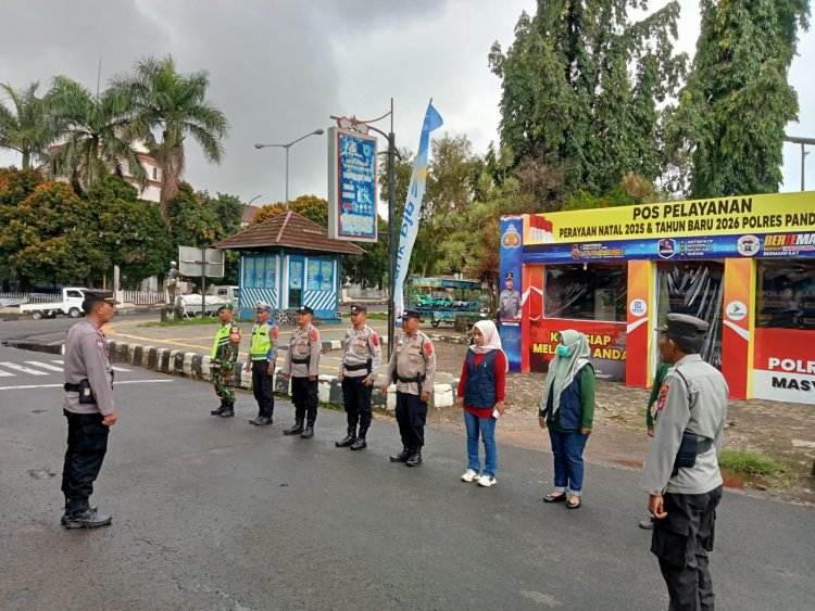 Anggota Babinsa Koramil 0101/Pandeglang Laksanakan BKO Polri untuk Pengamanan Natal 2025 dan Tahun Baru 2026 di Pos Yan Alun-alun Pandeglang