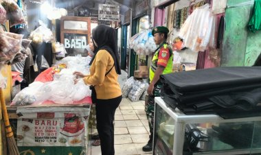 Kopka Dede Haryadi Babinsa Koramil 0102/Cadasari Laksanakan Pengamanan Obvit dan Pasar Jelang Natal 2025 dan Tahun Baru 2026