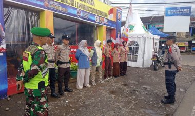 Anggota Babinsa Koramil 0105/Mandalawangi Laksanakan Pengamanan Natal 2025 dan Tahun Baru 2026 di Pos PAM Mengger