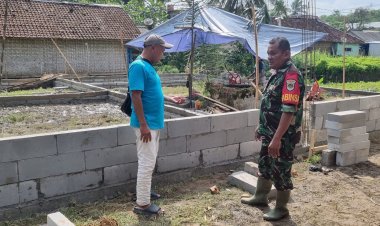 Babinsa Koramil 0116/Cikeusik Laksanakan Monitoring Pembangunan Dapur MBG Yayasan Seraya Bakti Emas di Desa Cikeusik