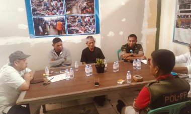 Babinsa Koramil 0110/Labuan Laksanakan Komsos Bersama Pengelola Pasar Labuan