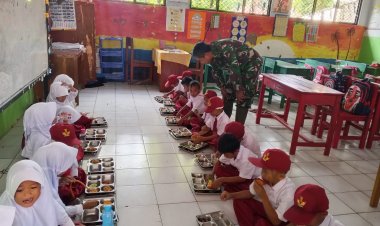 Babinsa Koramil 0107/Saketi Laksanakan Pendampingan Program Makan Bergizi Gratis (MBG) di Kecamatan Cisata