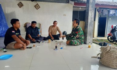 Kopka Iwan Wahyudi Babinsa Koramil 0104/Cimanuk Laksanakan Komsos Monitoring Wilayah Bahas Lokasi Tanah Koperasi Merah Putih