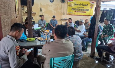 Babinsa Koramil 0113/Cibaliung Hadiri Musyawarah Masyarakat dengan PT. GAL di Polsek Cibaliung