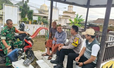 Babinsa Koramil 0101/Pandeglang Bersama Bhabinkamtibmas Laksanakan Komsos dengan Para Ketua RW di Kelurahan Sukaratu