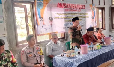 BABINSA KORAMIL 0104/CIMANUK HADIRI DAN AMANKAN KEGIATAN MUSYAWARAH DESA (MUSDES) DI DESA BATURANJANG