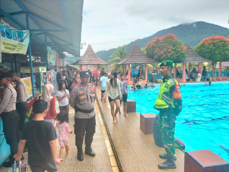 Kopka Samsudin Babinsa Koramil 0105/Mandalawangi Laksanakan Pemantauan Keselamatan dan Aktivitas Masyarakat di Kolam Renang DM Mandalawangi