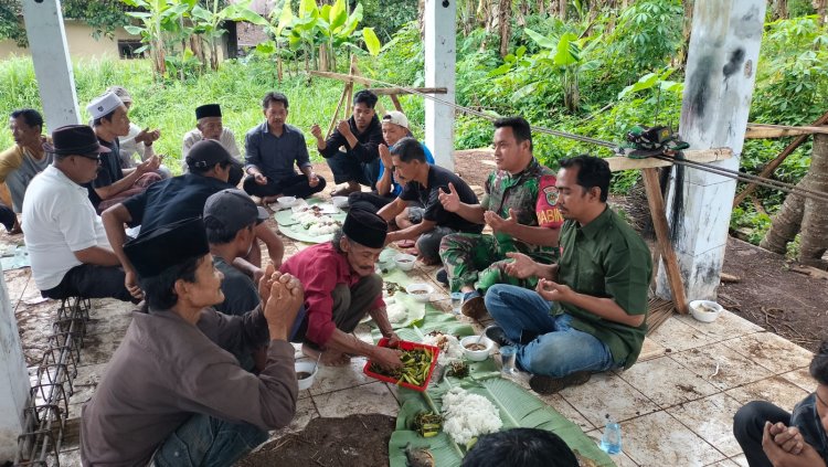 SERTU RISMAN HARAHAP BABINSA KORAMIL 0102/CADASARI HADIRI SYUKURAN SUMUR BOR DANA ASPIRASI DPRD PANDEGLANG DI DESA KADUELA