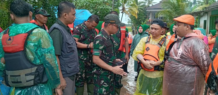 Kodim 0601/Pandeglang dan Sibernet Foundation Tinjau Banjir Terparah di Desa Idaman Patia