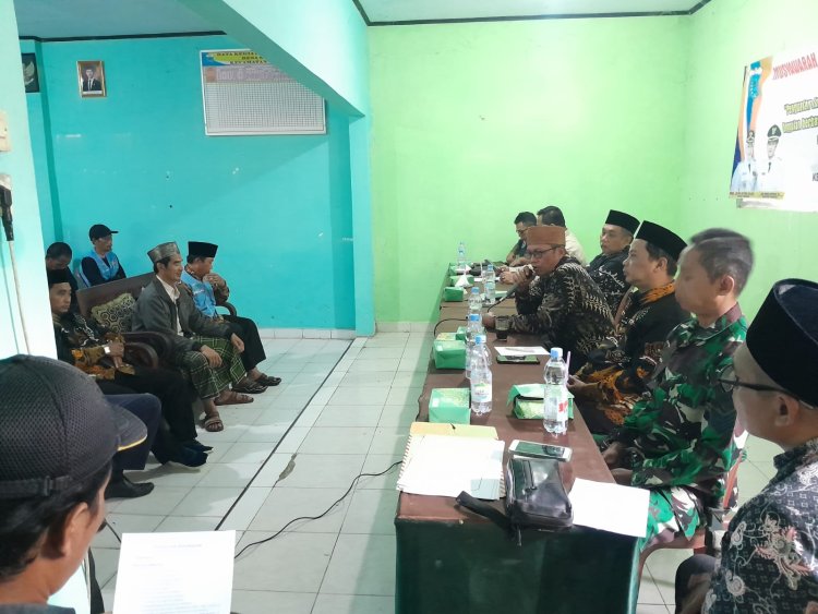 Serma Deden Babinsa Koramil 0104/Cimanuk Hadiri Musrenbangdes Desa Sekong TA 2027