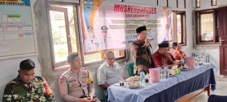 BABINSA KORAMIL 0104/CIMANUK HADIRI DAN AMANKAN KEGIATAN MUSYAWARAH DESA (MUSDES) DI DESA BATURANJANG