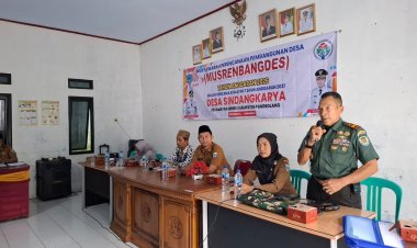 Lettu Inf Ibna Suhar (Danramil 0106/Menes) Hadiri Musyawarah Desa Sindangkarya Bahas Laporan Pertanggungjawaban BUMDes Karyacigodes Tahun 2025