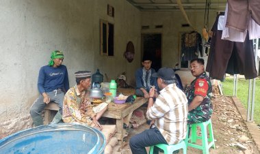 Babinsa Koramil 0102/Cadasari Laksanakan Komsos Bahas Rencana Pembangunan Majelis Taklim di Desa Pasirkarag