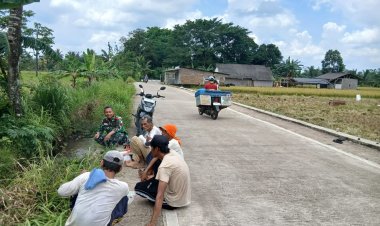 Serma Deden Wahyudin Babinsa Koramil 0104/Cimanuk Laksanakan Komsos Bersama Petani dan Warga Binaan di Kp. Gunungcucu