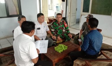 Babinsa Koramil 0101/Pandeglang Laksanakan Komsos dengan Staf Kelurahan dan Unsur RW di Kelurahan Sukaratu