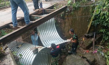 Koramil 0105/Mandalawangi Lanjutkan Pengerjaan Pembangunan Jembatan Armco di Sungai Cibogo, Kp. Kadu Jangkung, Desa Ramea