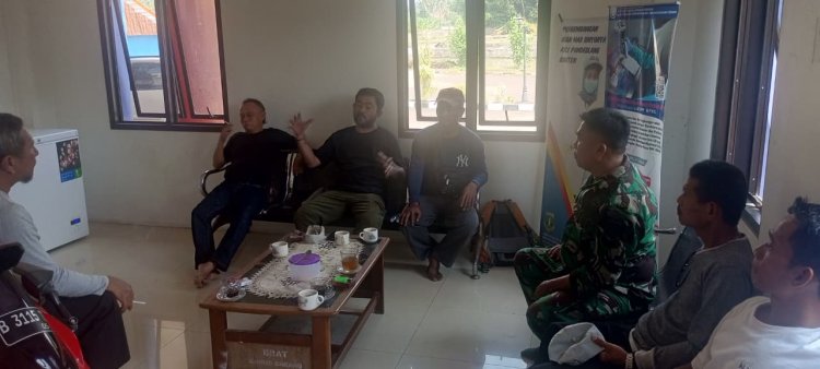 KORAMIL 0104/CIMANUK – KODIM 0601/PANDEGLANG  Babinsa Koramil 0104/Cimanuk Laksanakan Komsos dan Musyawarah Lokasi Pembangunan KDKMP di Desa Pasirmae