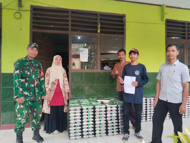 Pendampingan Penyaluran Makan Bergizi Gratis (MBG) oleh Babinsa Koramil 0107/Saketi