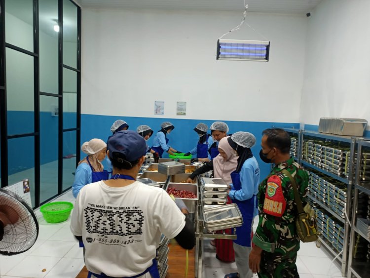 Serka Ujang SopyanBabinsa Koramil 0102/Cadasari Laksanakan Komsos dan Pengawasan Penyaluran MBG di Yayasan Prima Land Peduli Umat