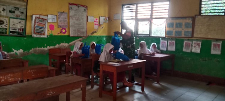 Serka Altaupik Babinsa Koramil 0105/Mandalawangi Laksanakan Pendampingan Program Makan Bergizi Gratis (MBG) di Kecamatan Mandalawangi