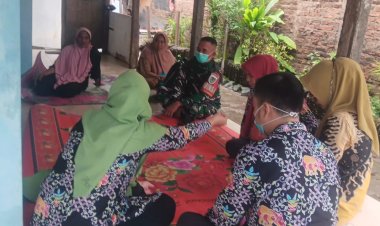 Sertu Yudi Ismanto Babinsa Koramil 0117/Panimbang Laksanakan Komsos Bersama Tim PKM dan Tenaga Kesehatan Desa Perdana