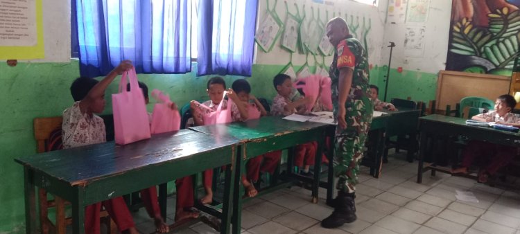 Sertu Altaupik Babinsa Koramil 0105/Mandalawangi Laksanakan Pendampingan Program Makan Bergizi Gratis (MBG) di Kecamatan Mandalawangi