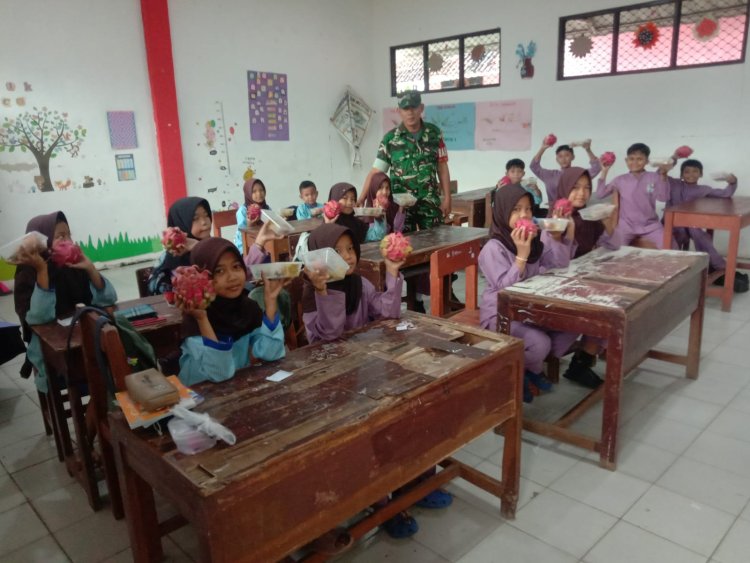 Kegiatan Serka Saian Babinsa Koramil 0101/Pandeglang Monitoring Program Makan Bergizi Gratis