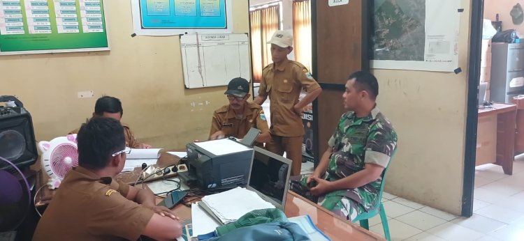 BABINSA KORAMIL 0101/PANDEGLANG LAKSANAKAN KOMUNIKASI SOSIAL BERSAMA LURAH DAN STAF KELURAHAN SARUNI