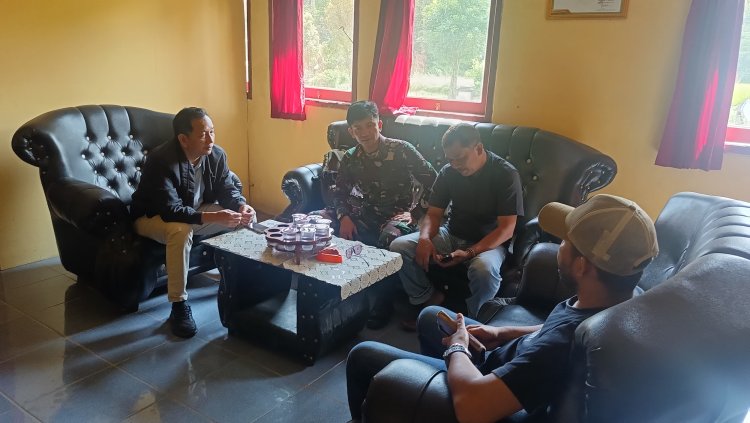 Kegiatan Komunikasi Sosial (Komsos) Serka Iman Ruhiat Babinsa Koramil 0103/Banjar bersama PJ Camat Mekarjaya dan Kepala Desa Pareang