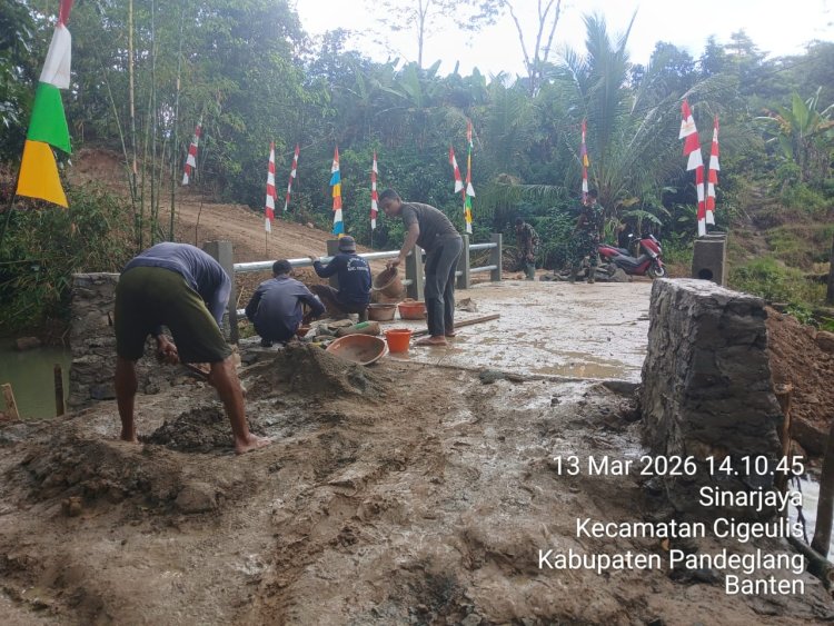 Aan Samsudi Babinsa Koramil 0114/Cigeulis Dorong Percepatan Pembangunan Jembatan Aramco di Desa Sinarjaya
