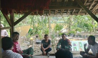 Kegiatan Komsos dan Silaturahmi Babinsa Koramil 0103/Banjar di Desa Banjar