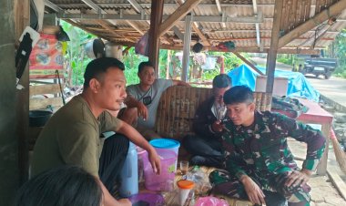 Kegiatan Komsos Babinsa Koramil 0103/Banjar Bersama Warga Desa Wirasinga