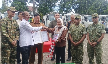 PENDISTRIBUSIAN KENDARAAN TRUK UNTUK KOPERASI DESA/KELURAHAN MERAH PUTIH DI MAKODIM 0601/PANDEGLANG