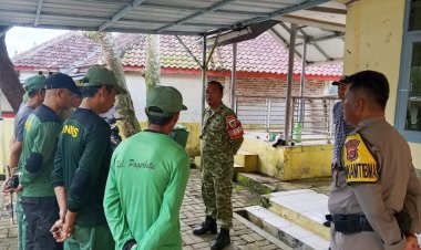 Babinsa Koramil 0101/Pandeglang Laksanakan Bintahwil kepada Linmas di Kelurahan Pagerbatu