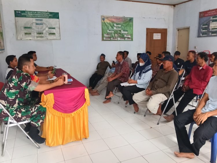 Babinsa Koramil 0103/Banjar Hadiri Musyawarah Penentuan KPM BPNT/PKH di Desa Medong