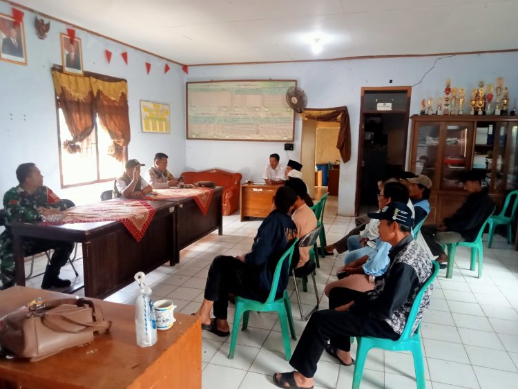 Babinsa Koramil 0101/Pandeglang Laksanakan Sosialisasi Keamanan Bersama RT dan RW di Kelurahan Pagerbatu